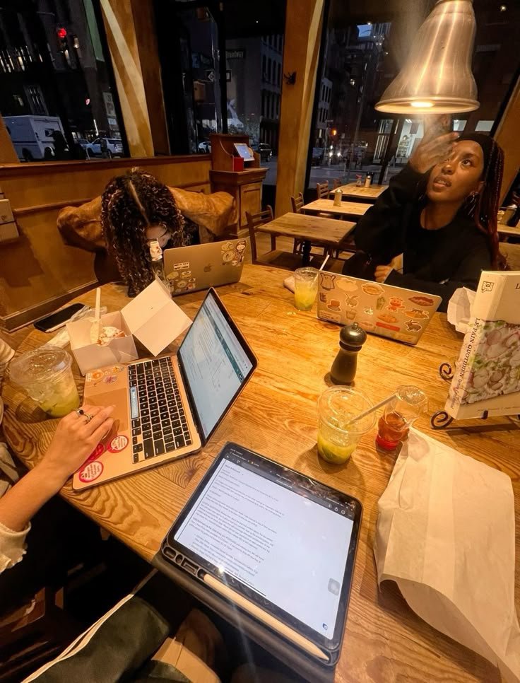 The First-Impression Traumas & Freshers’ Delusions