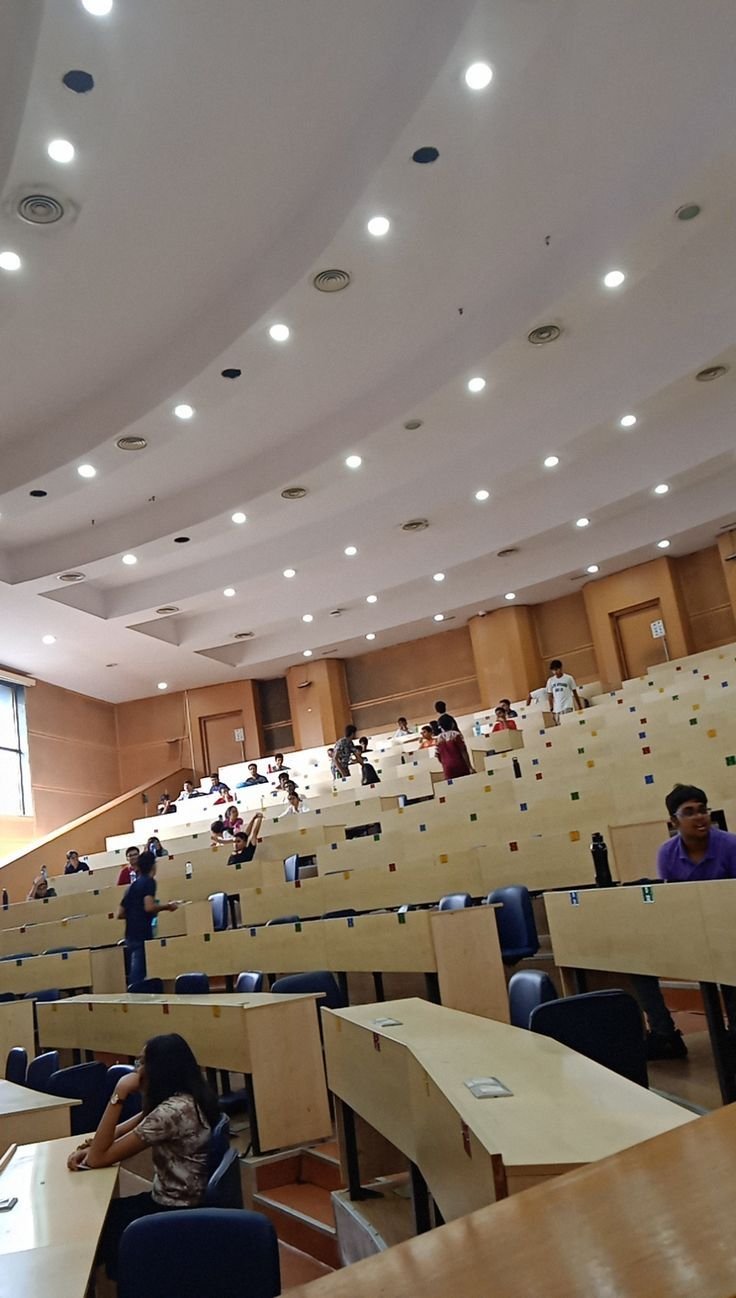 NSUT Fresher APJ Lecture Hall Reaction: School Se Kitna Bada?