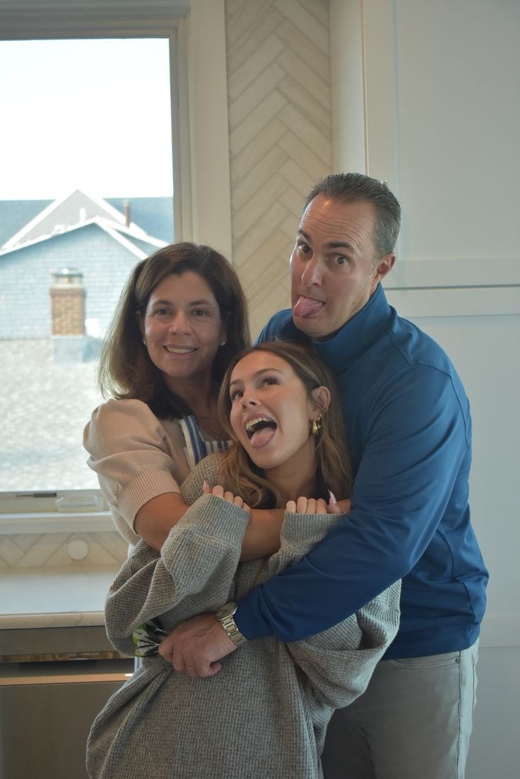 Why Staying with Parents is the New Financial Flex for College Student?